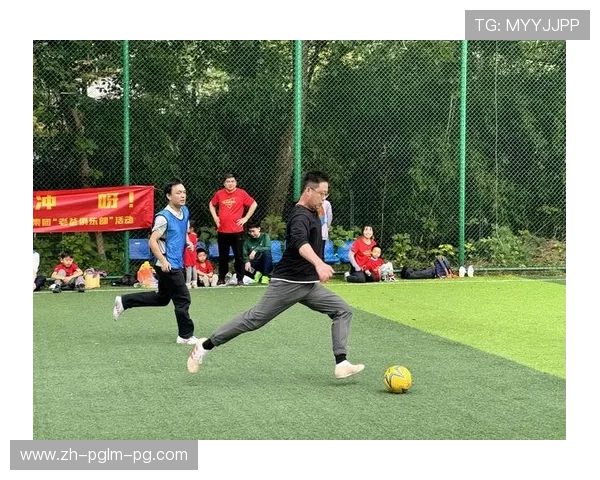 足球运动员如何通过团队配合增加进攻机会